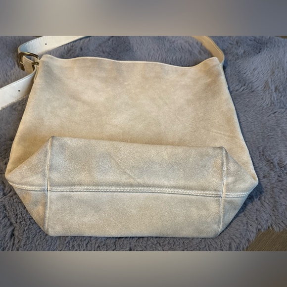 Margot New York Kaye Bucket Bag Tote In Ivory Suede - Picture 11 of 15